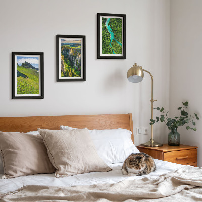 Triptyk tavla med ram Gröna bergslandskap med en flod och klippor
