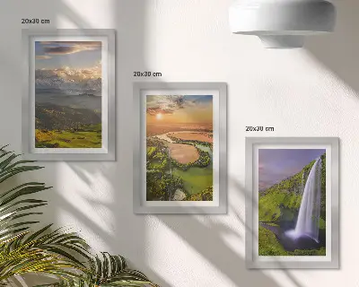 Posterpaket med motiv av bergsflod och vattenfall i naturen