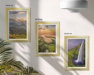 Posterpaket Utsikt över bergsflod och vattenfall i naturen