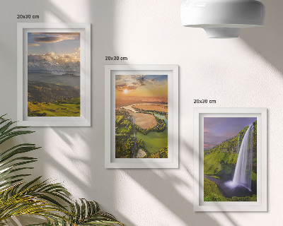 Posterpaket Utsikt över bergsflod och vattenfall i naturen