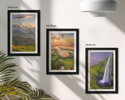 Posterpaket Utsikt över bergsflod och vattenfall i naturen