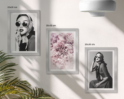 Posterpaket Snygga porträtt av kvinnor med rosa blommor