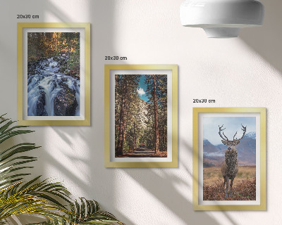 Triptyk tavla med ram Vattenfall i skogen, berg och rådjur i naturen