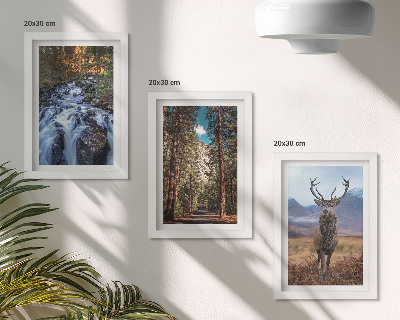 Triptyk tavla med ram Vattenfall i skogen, berg och rådjur i naturen
