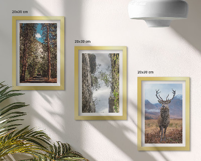 Tavelvägg med 3 tavlor Väg i skogen, berg och rådjur i naturen