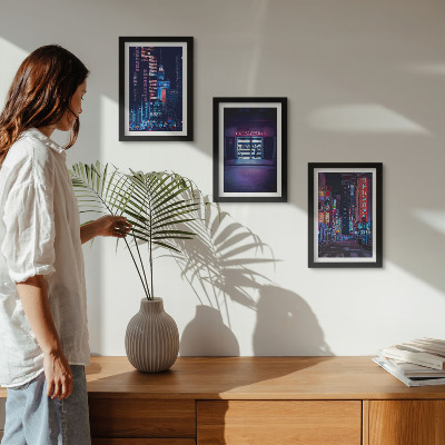 Posterpaket Nattstad med neonljus och en bioingång