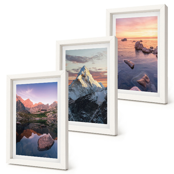 Triptyk tavla med ram Bergslandskap med vatten och klippor i bakgrunden