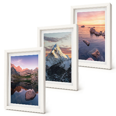 Triptyk tavla med ram Bergslandskap med vatten och klippor i bakgrunden
