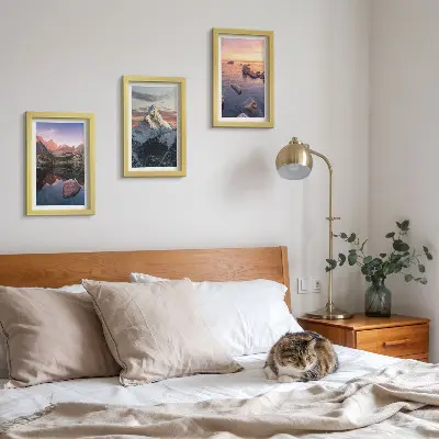 Triptyk med ram bergslandskap med vatten och klippor