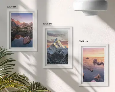 Triptyk med ram bergslandskap med vatten och klippor