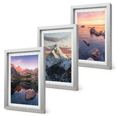 Triptyk tavla med ram Bergslandskap med vatten och klippor i bakgrunden