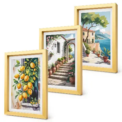 Triptyk med citrontema tavla med ram föreställande citroner mot en bakgrund av blommor och havsutsikt