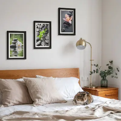 Posterpaket fridfull zenkomposition av stenar och blommor på vatten