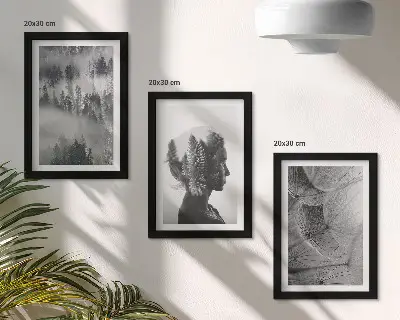 Tavelvägg med 3 tavlor med motiv av skog i dimman och träd med maskrosor
