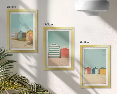 Triptyk med tavlor i ram motiv av färgglada strandhus i sommarsolen