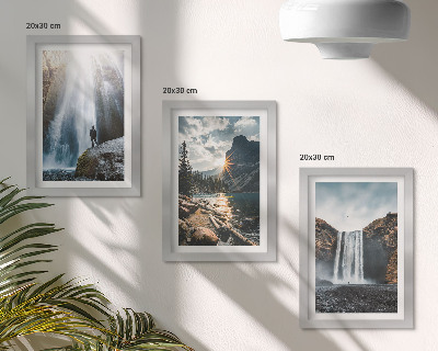Posterpaket Vattenfall i bergen med vackra naturlandskap