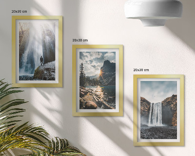 Posterpaket Vattenfall i bergen med vackra naturlandskap