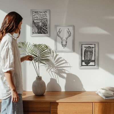Posterpaket Inspirerad av Scream-bilden med en skalle och uggla i grafisk stil