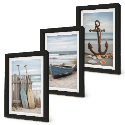 Posterpaket En strand med en roddbåt och ett ankare i sanden