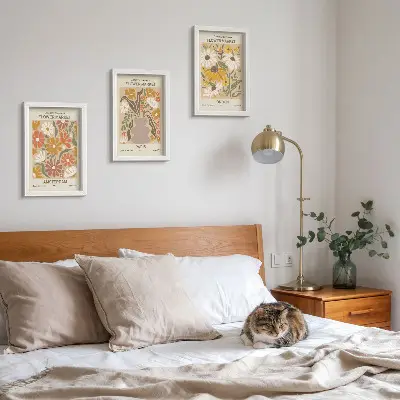 Tavelvägg med 3 tavlor med blommönster från Amsterdam, Paris och London