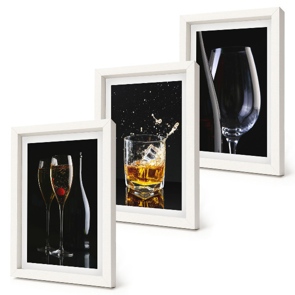 Tavelvägg med 3 tavlor Glas vin och whisky på svart bakgrund