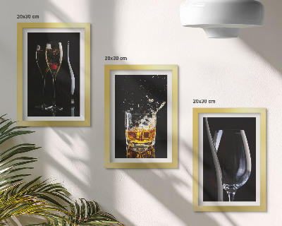 Tavelvägg med 3 tavlor Glas vin och whisky på svart bakgrund