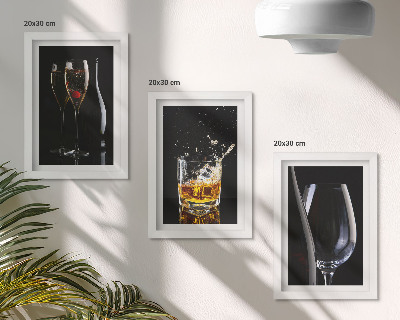 Tavelvägg med 3 tavlor Glas vin och whisky på svart bakgrund