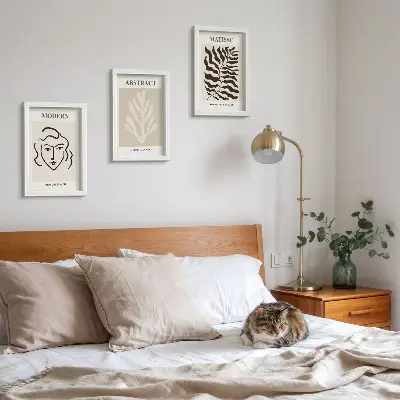 Tavelvägg med 3 tavlor med illustrationer av ansikten och löv från Henri Matisses grafiska konst