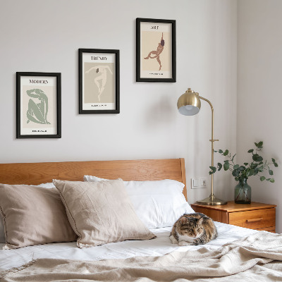 Tavelvägg med 3 tavlor Snygga karaktärer i minimalistiska nyanser