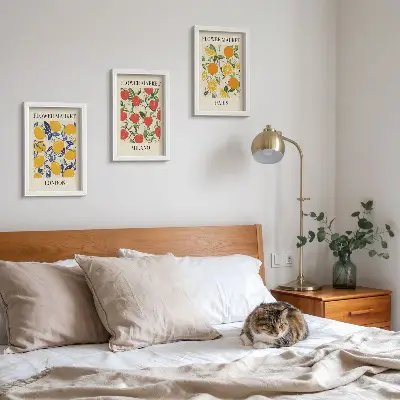 Triptyk med ram blomsteraffischer med motiv från London, Milano och Paris