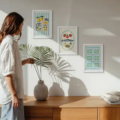 Tavelvägg med 3 tavlor med illustrationer i medelhavsstil för kök