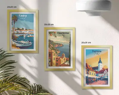 Tavelvägg med 3 tavlor med motiv av kuststäder och arkitektur