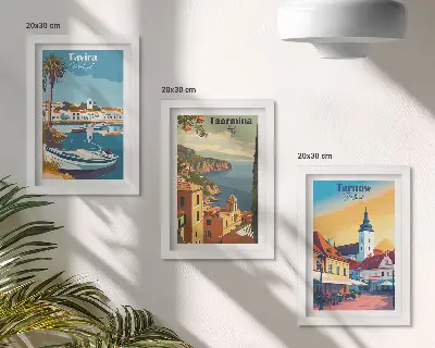 Tavelvägg med 3 tavlor med motiv av kuststäder och arkitektur