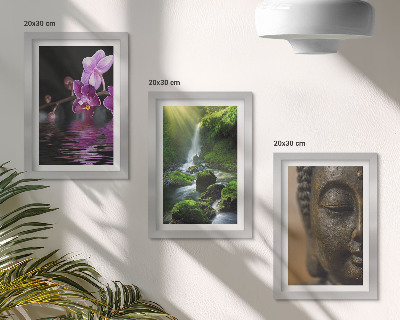 Triptyk tavla med ram Blommor i vattenfallet med gröna stenar Buddha