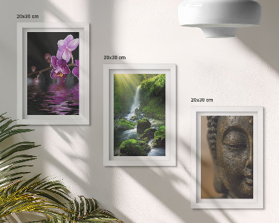 Triptyk tavla med ram Blommor i vattenfallet med gröna stenar Buddha