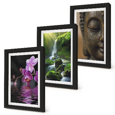 Triptyk tavla med ram Blommor i vattenfallet med gröna stenar Buddha
