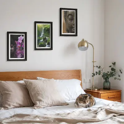 Triptyk tavla med ram blommor i vattenfallet med gröna stenar och buddha