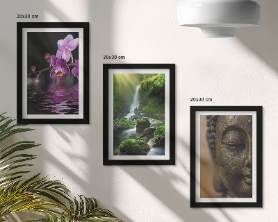 Triptyk tavla med ram Blommor i vattenfallet med gröna stenar Buddha