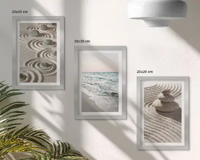 Tavelvägg med 3 tavlor med motiv av lugna vågor och stenar på stranden