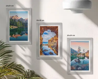 Triptyk tavla med ram bergsjöar med reflektioner i vatten och klippor