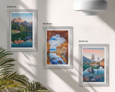 Triptyk tavla med ram Bergsjöar med reflektioner i vattnet och klipporna