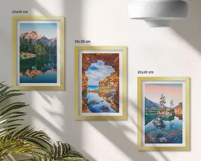 Triptyk tavla med ram bergsjöar med reflektioner i vatten och klippor
