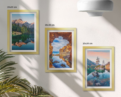 Triptyk tavla med ram Bergsjöar med reflektioner i vattnet och klipporna