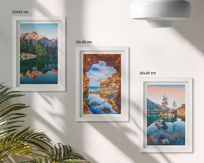 Triptyk tavla med ram Bergsjöar med reflektioner i vattnet och klipporna