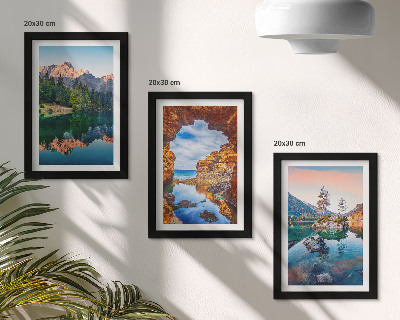 Triptyk tavla med ram Bergsjöar med reflektioner i vattnet och klipporna