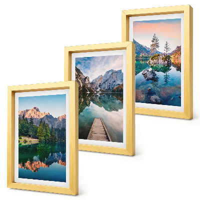 Triptyk tavla med ram Bergsjöar med reflektioner i vattnet och skogen