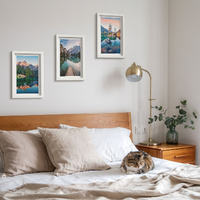 Triptyk tavla med ram Bergsjöar med reflektioner i vattnet och skogen