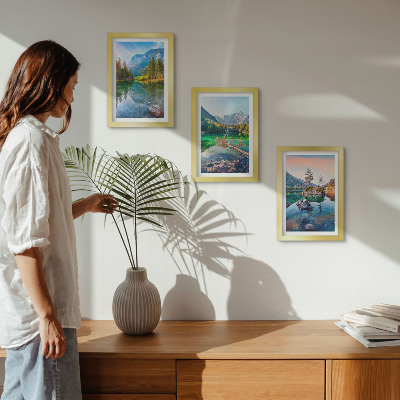 Posterpaket Bergsjöar med vatten och omgivande naturlandskap