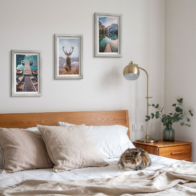 Posterpaket Sjö med båtar, rådjur och bergslandskap