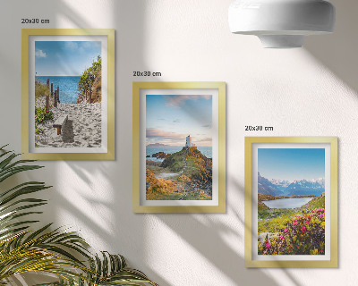 Posterpaket Utsikt över fyrstranden, bergen och blommorna